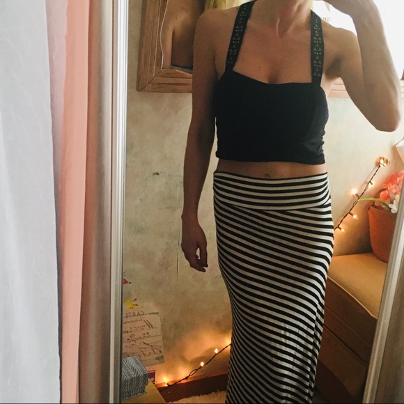 High waisted skirt and crop top. - Picture 4 of 8